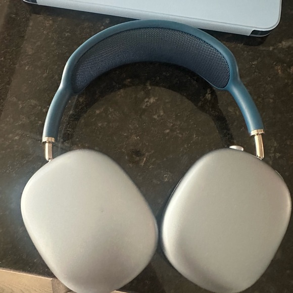 Blue AirPod Max - Picture 2 of 2